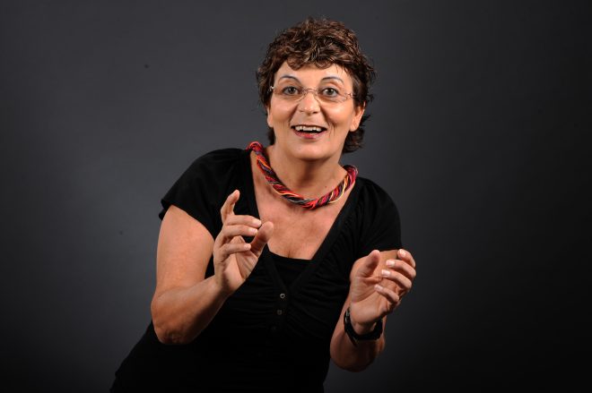 עדנה קנטי | מספרת סיפורים, פעילות גיבוש ערכית ומלאת הומור או חוג בית מהנה